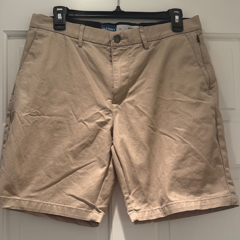 Old Navy Men's Beige Flat Front Shorts